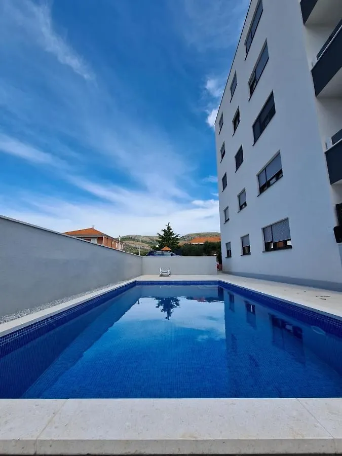 Apartments Angelus 트로기르 0*,
